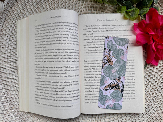 Giraffe & Leaf Bookmark