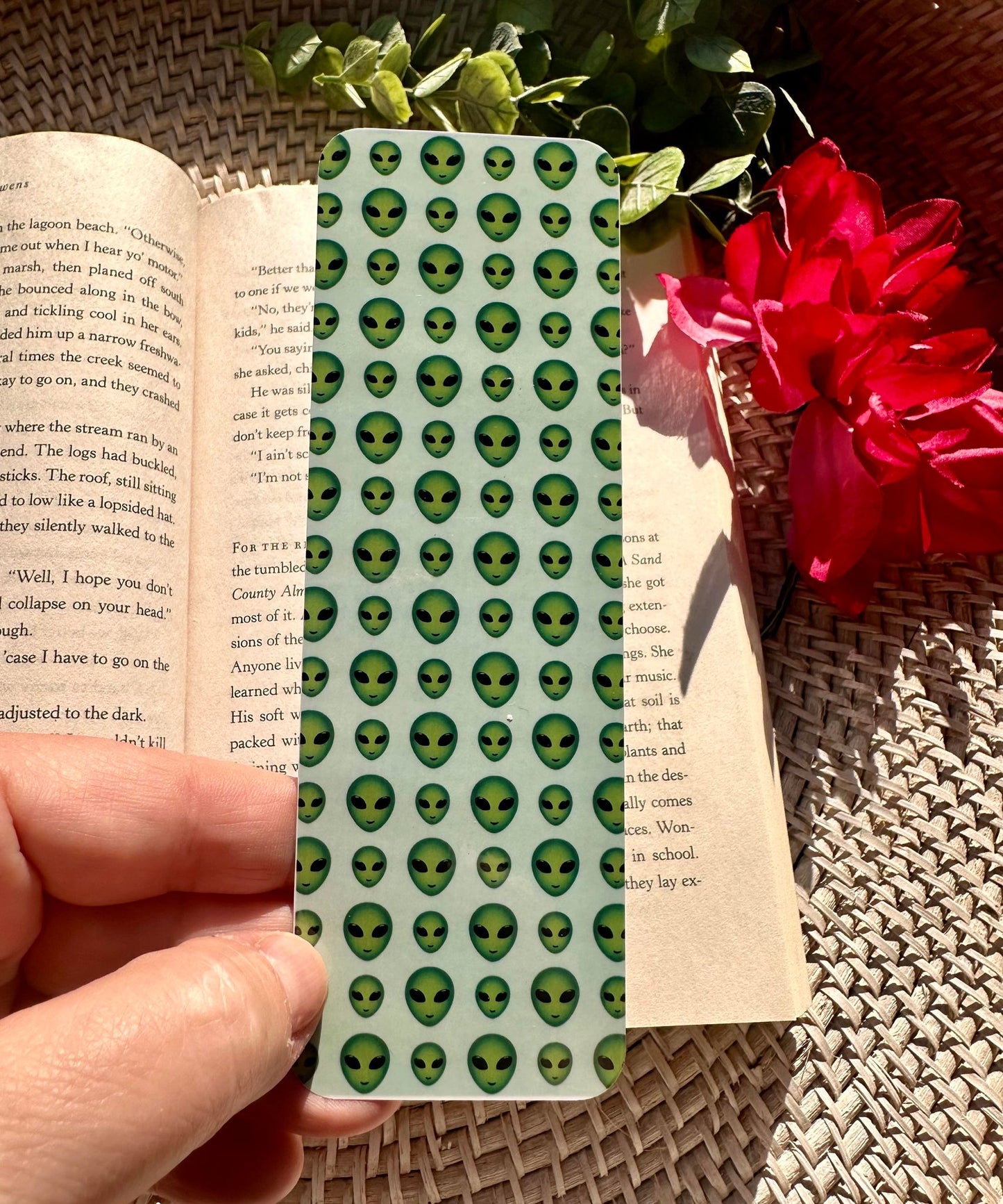 Alien Bookmark